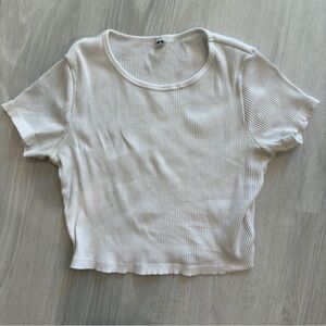 Uniqlo Women’s White Ribbed Cropped Tee Size‎ Medium